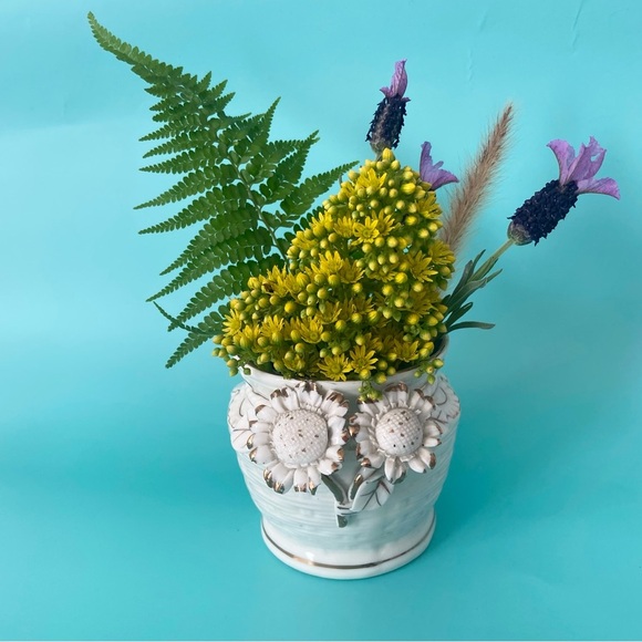 Vintage 60s baroque gilded cream floral capodimonte porcelain vase cup regency - Picture 2 of 6